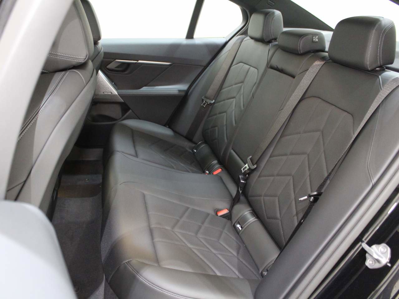 Used 2024 BMW i5 eDrive40i w/ Premium Package image 16