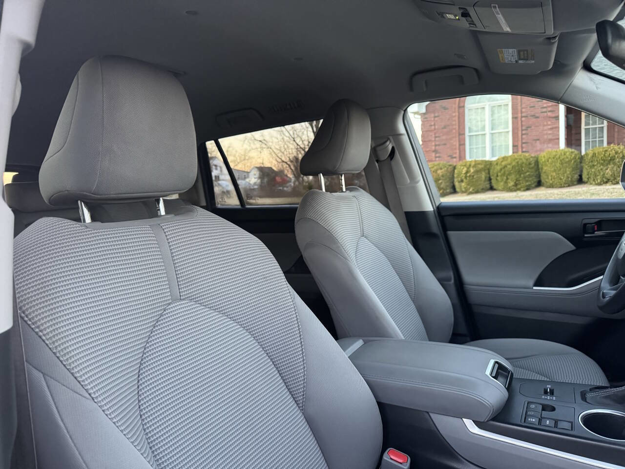 Used 2023 Toyota Highlander L image 32