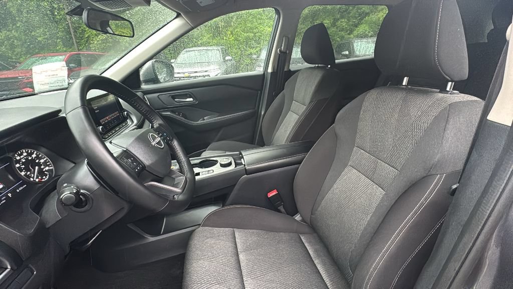 Used 2025 Nissan Rogue SV AWD/4WD image 9
