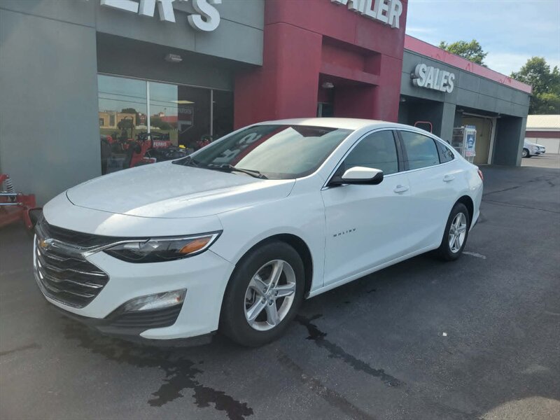 Used 2024 Chevrolet Malibu LT FWD image 1