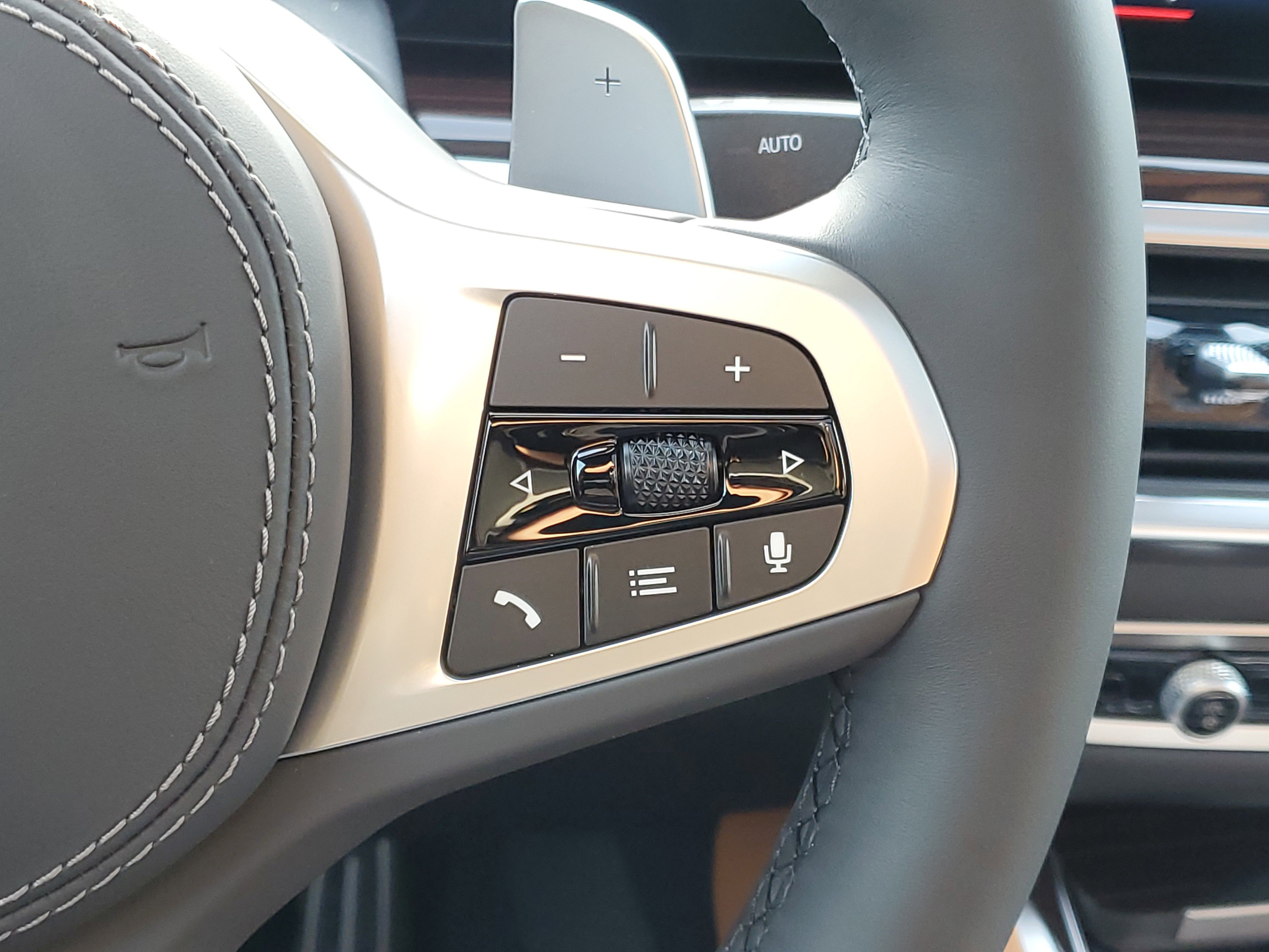 New 2026 BMW X6 xDrive40i w/ Climate Comfort Package image 13