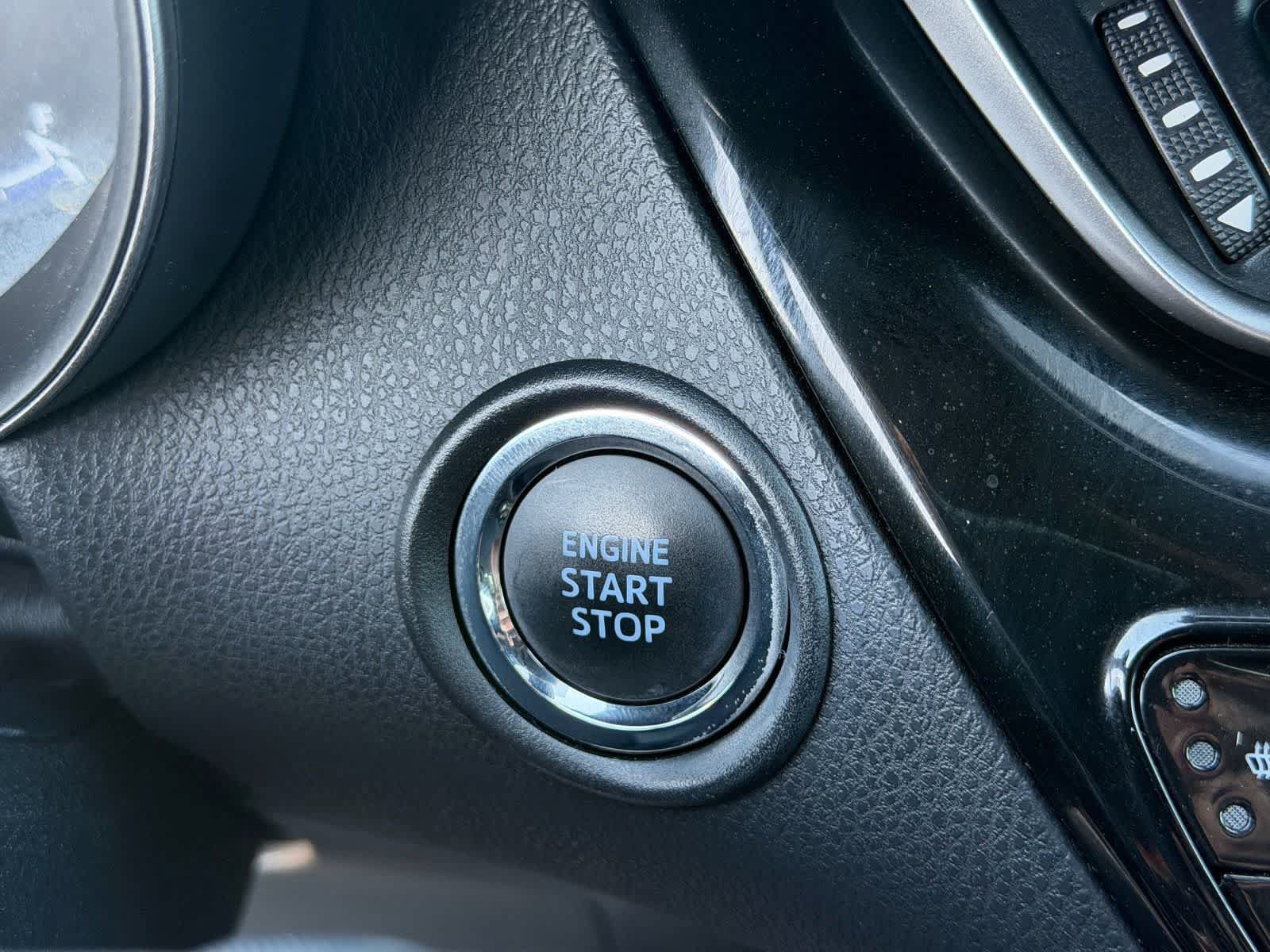 Used 2018 Toyota C-HR XLE FWD image 31