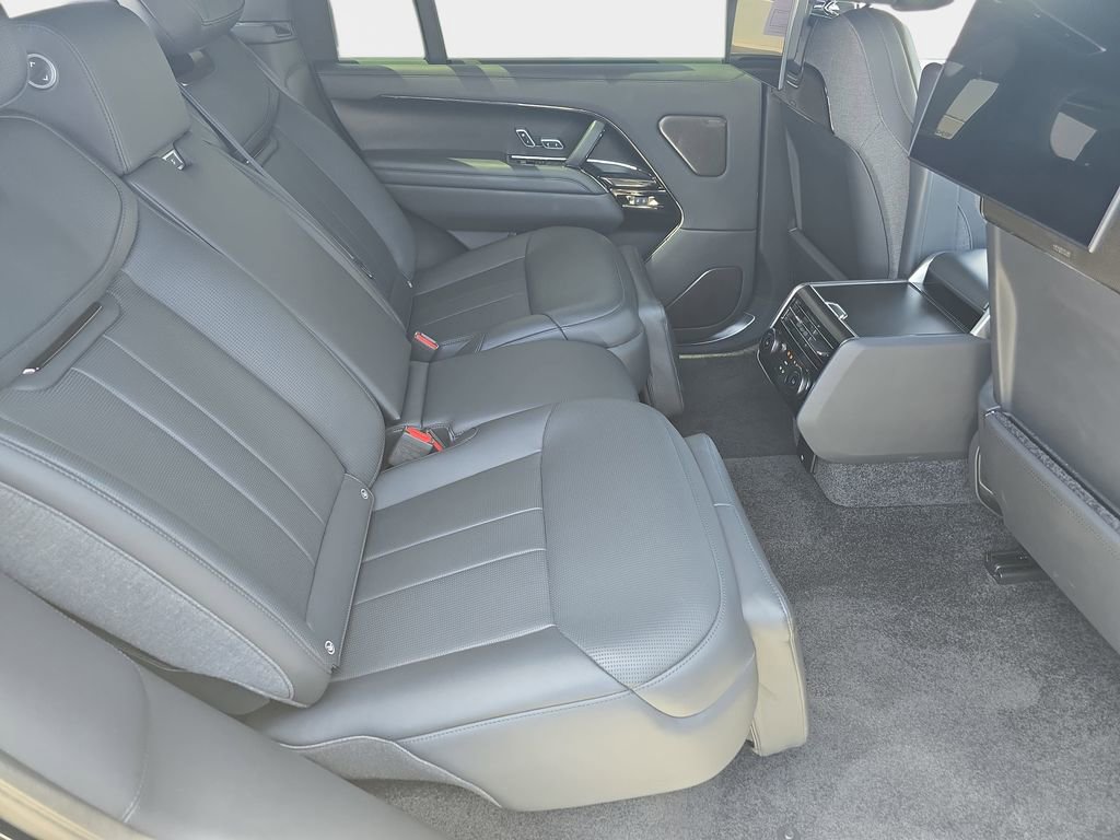 Certified 2023 Land Rover Range Rover SV AWD/4WD image 13