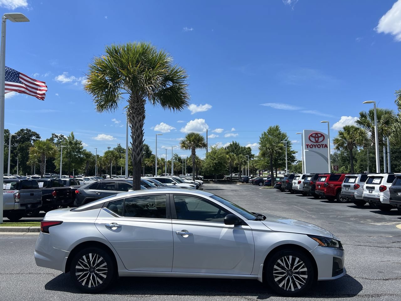 Used 2024 Nissan Altima 2.5 SV AWD/4WD image 11