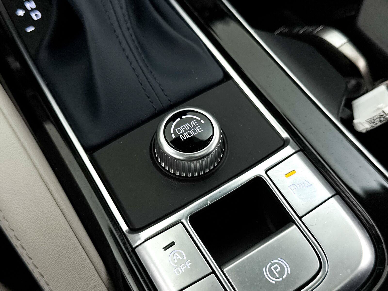 Used 2024 Kia Telluride EX w/ EX Captain's Chair Package FWD image 10