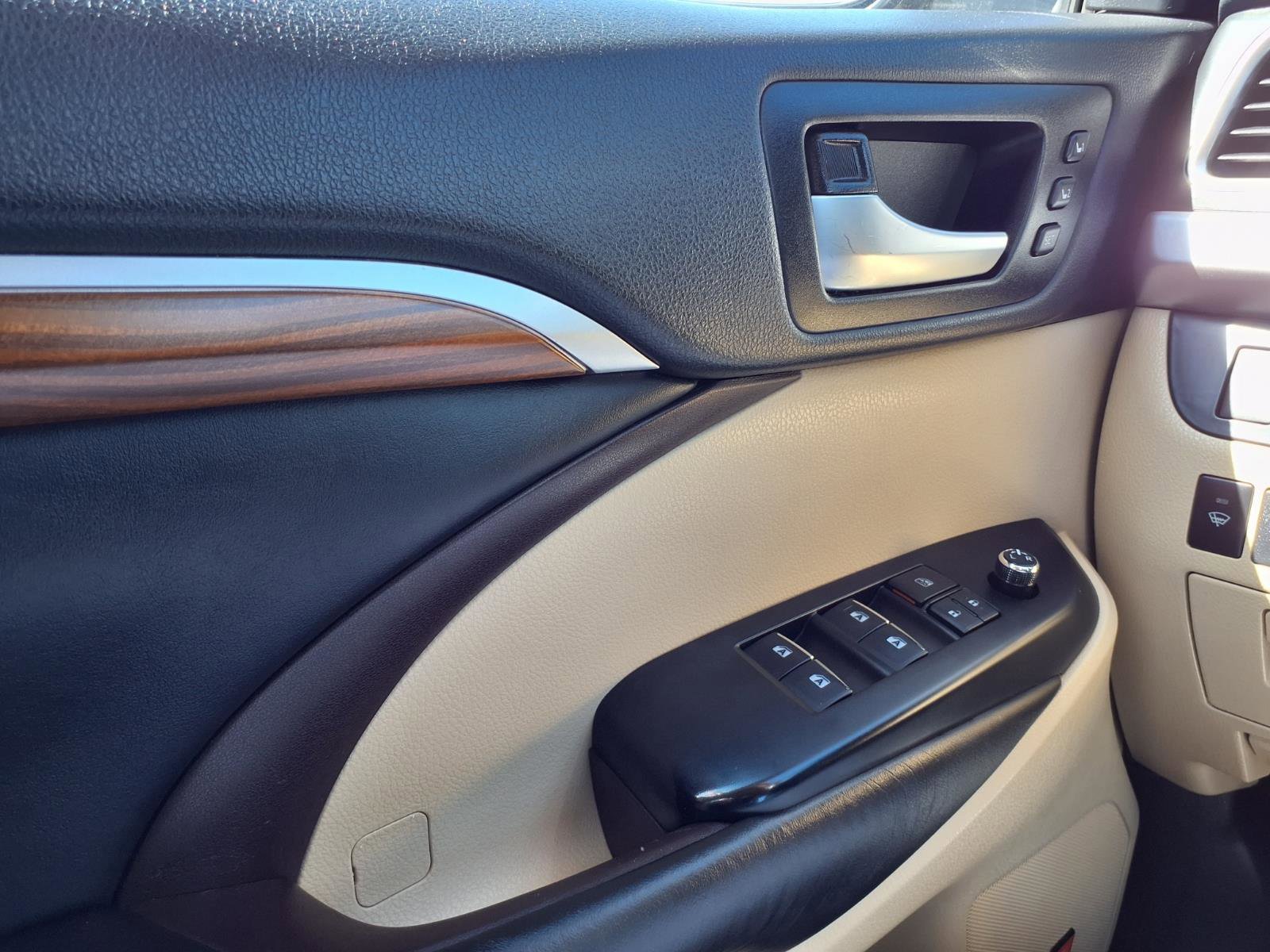 Used 2019 Toyota Highlander Limited AWD/4WD image 22