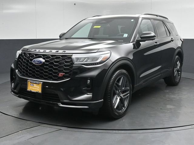 Certified 2025 Ford Explorer ST AWD/4WD image 3