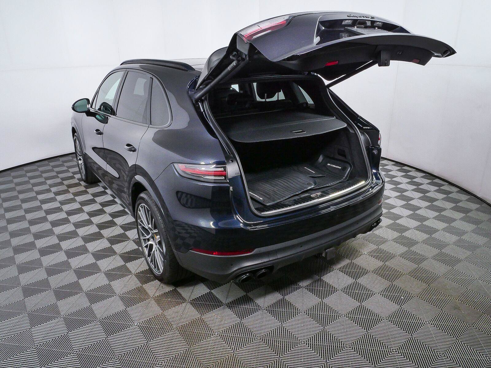 Certified 2022 Porsche Cayenne S Platinum AWD/4WD image 28