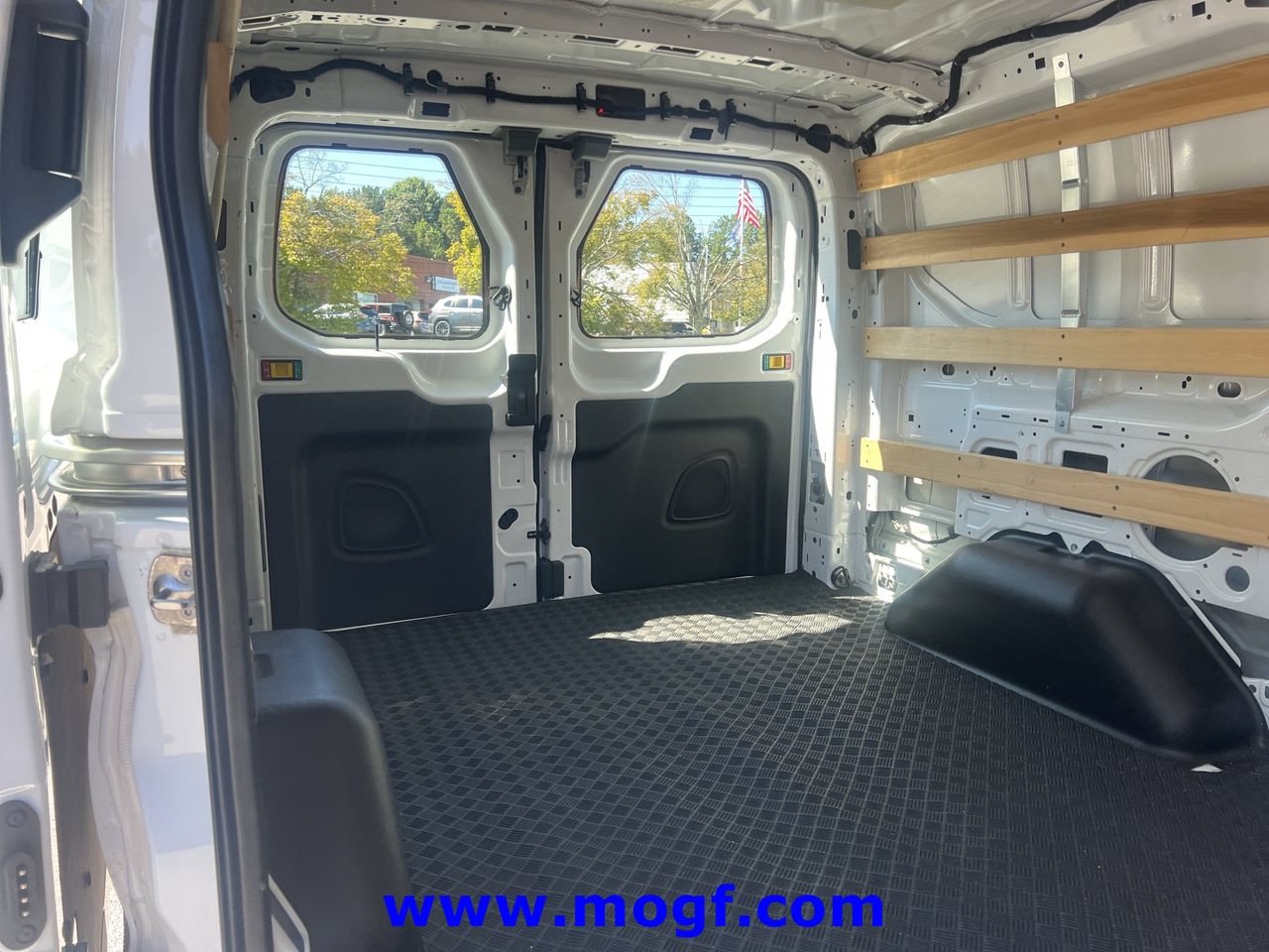 Used 2025 Ford Transit 250 Low Roof w/ Exterior Upgrade Package RWD image 22