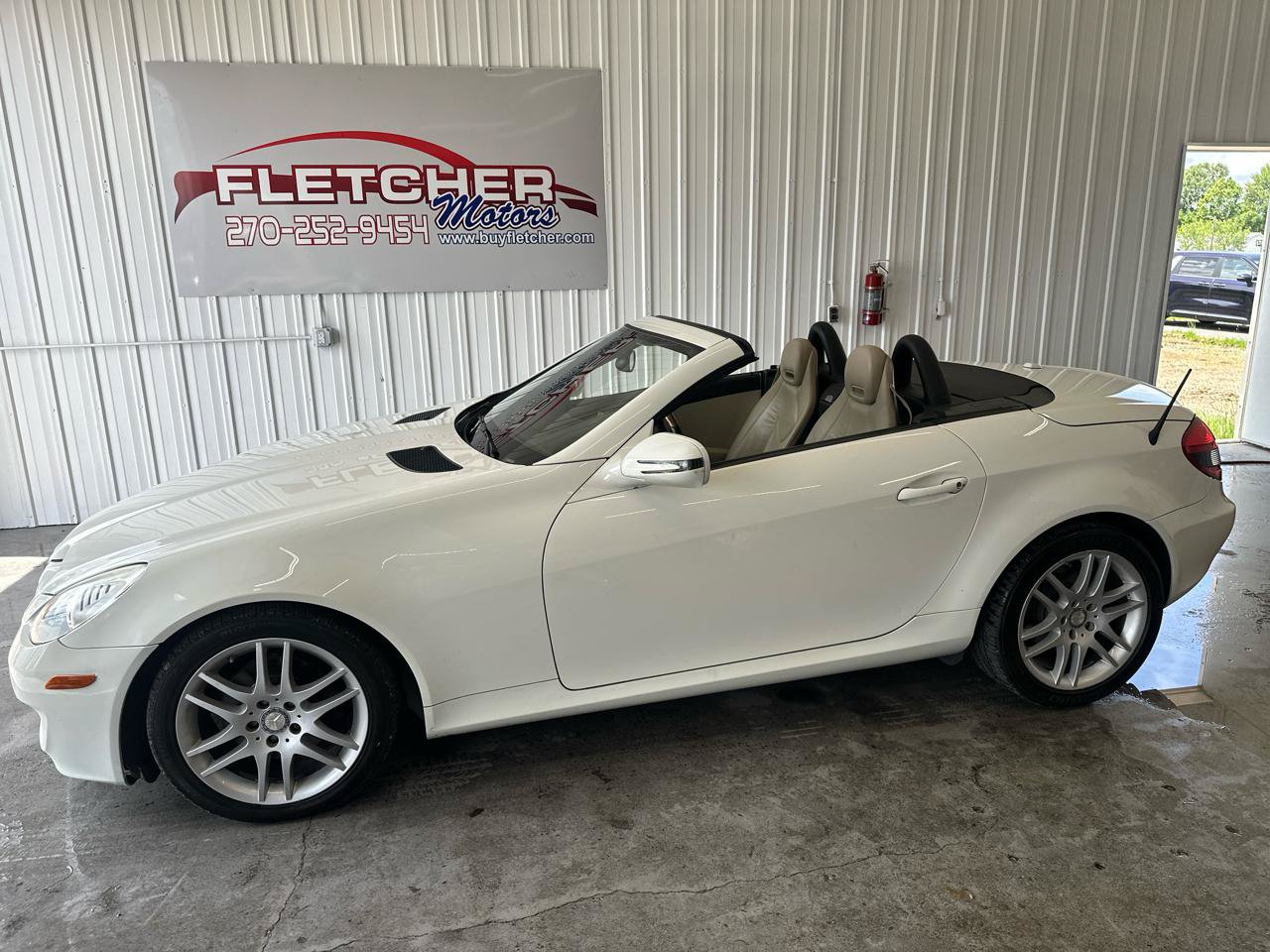 Used 2009 Mercedes-Benz SLK 300 image 2