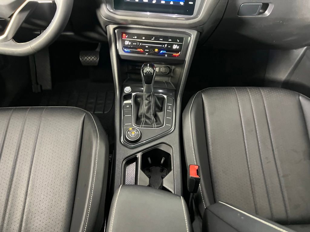 Used 2022 Volkswagen Tiguan SE image 16
