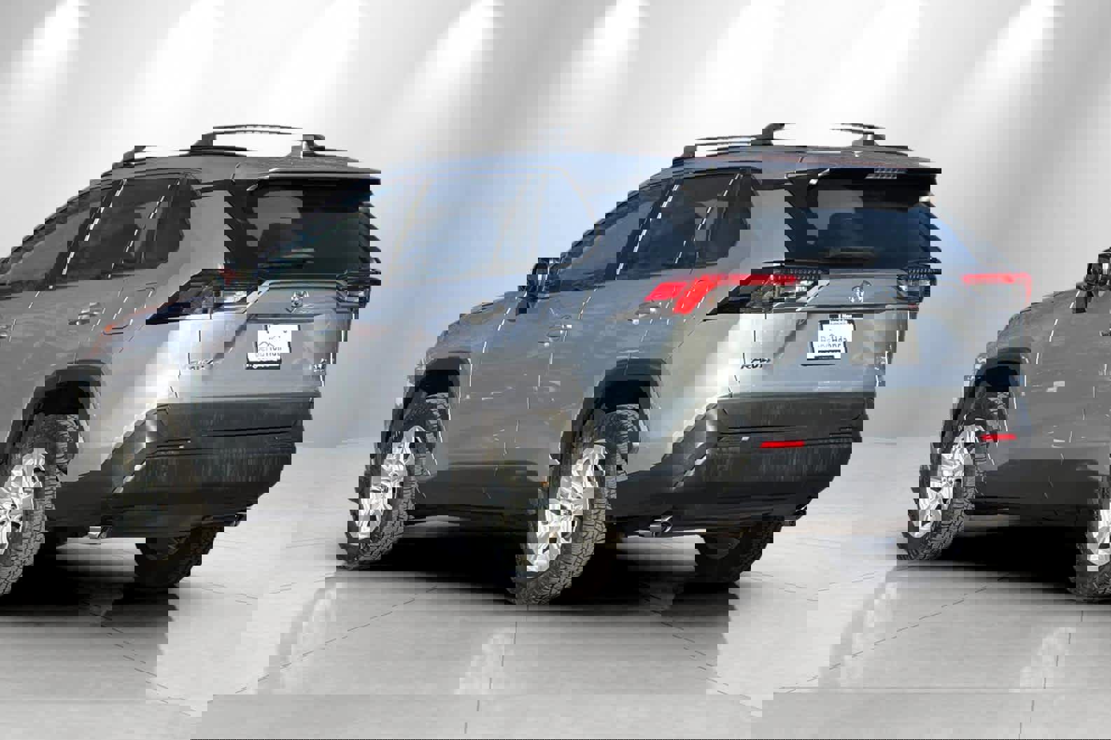 Used 2021 Toyota RAV4 XLE image 6