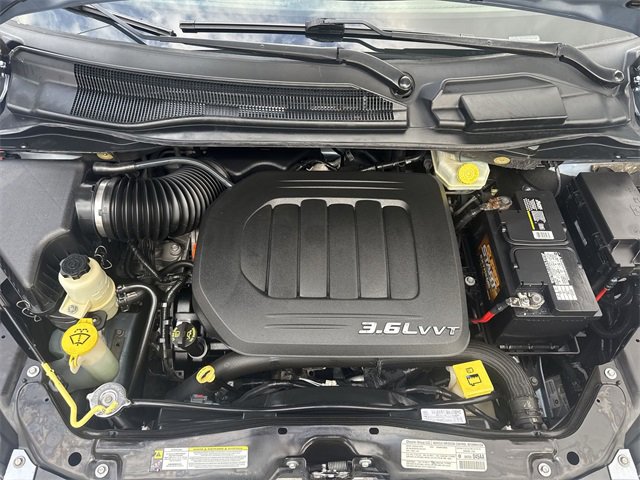 Used 2013 Chrysler Town & Country Touring image 25