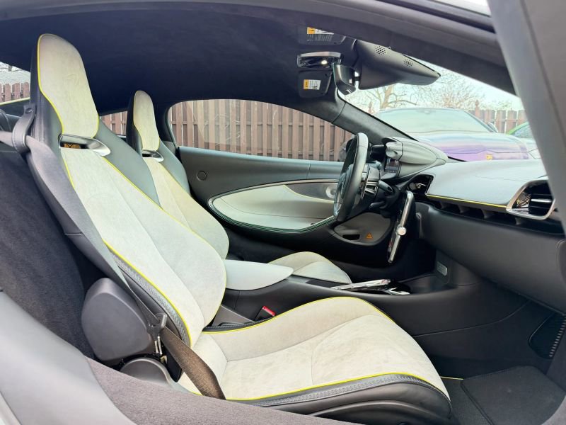 Used 2023 McLaren Artura image 16