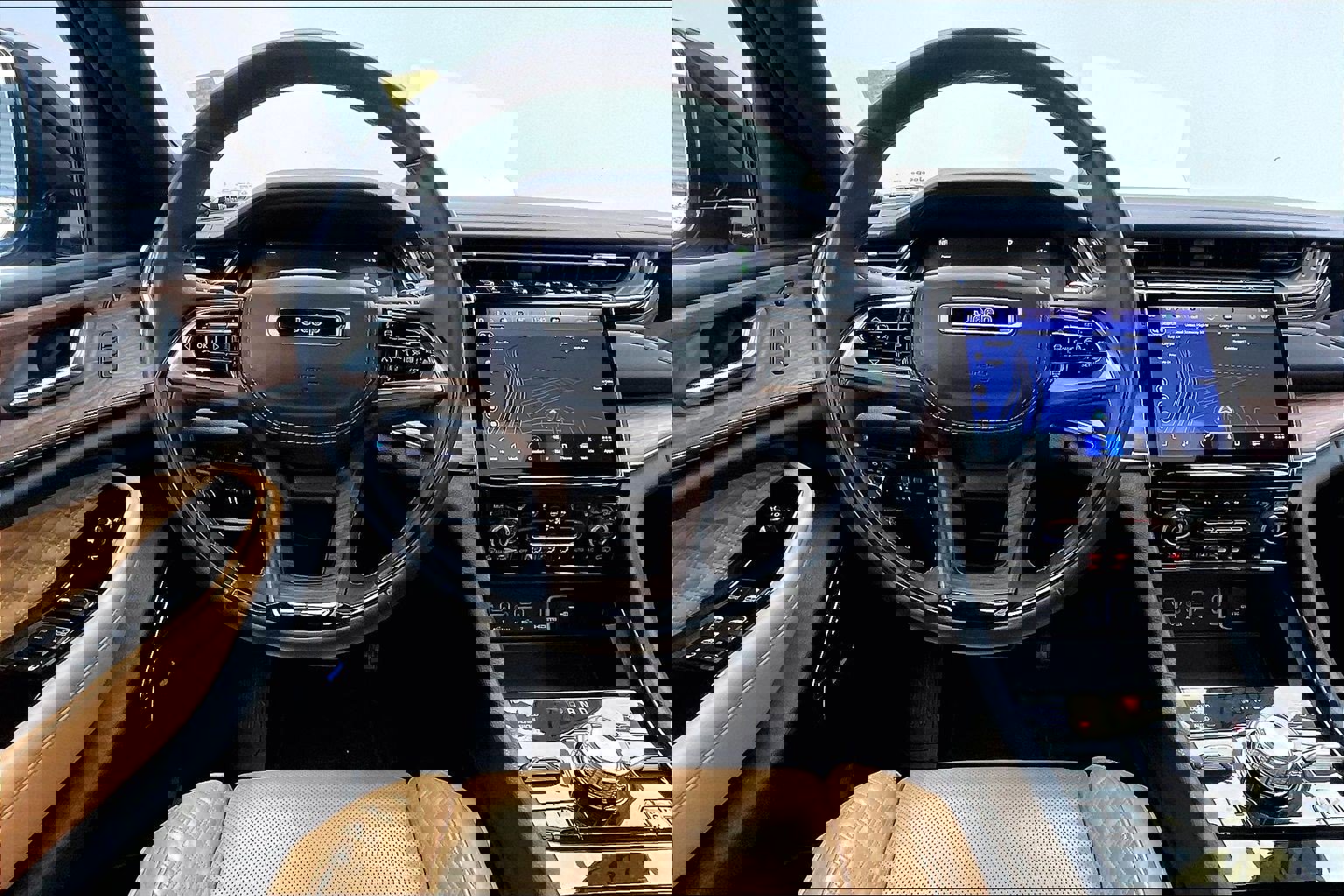 Used 2022 Jeep Grand Cherokee Summit w/ Advanced Protech Group IV AWD/4WD image 4