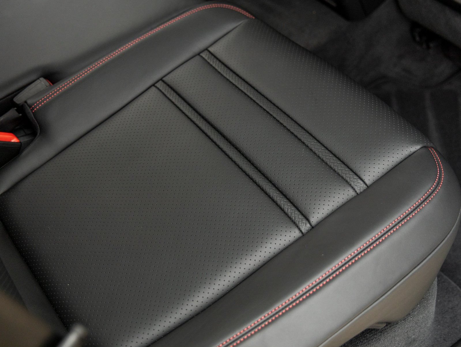 Certified 2026 Porsche Cayenne GTS AWD/4WD image 38
