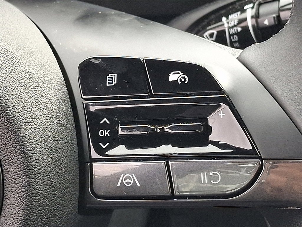 Used 2025 Hyundai Elantra Sport image 22