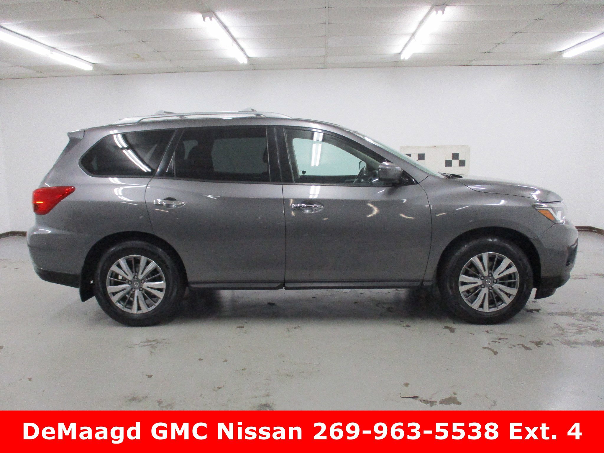 Used 2019 Nissan Pathfinder S image 8