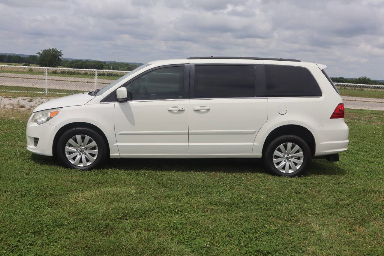 Used 2012 Volkswagen Routan SEL FWD image 13
