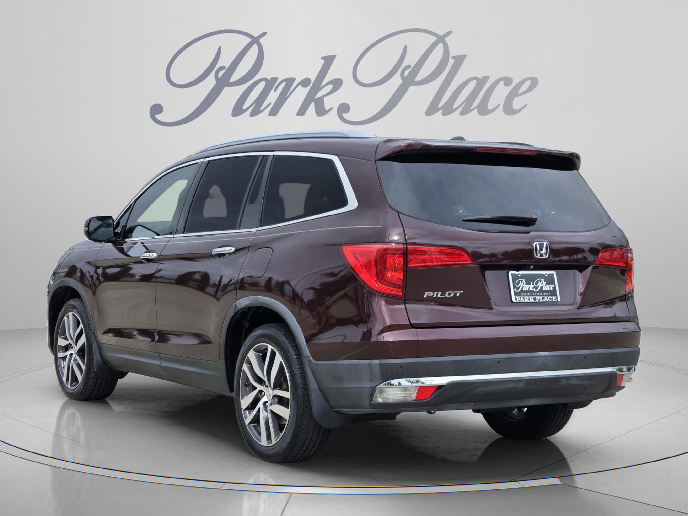 Used 2017 Honda Pilot Touring image 3