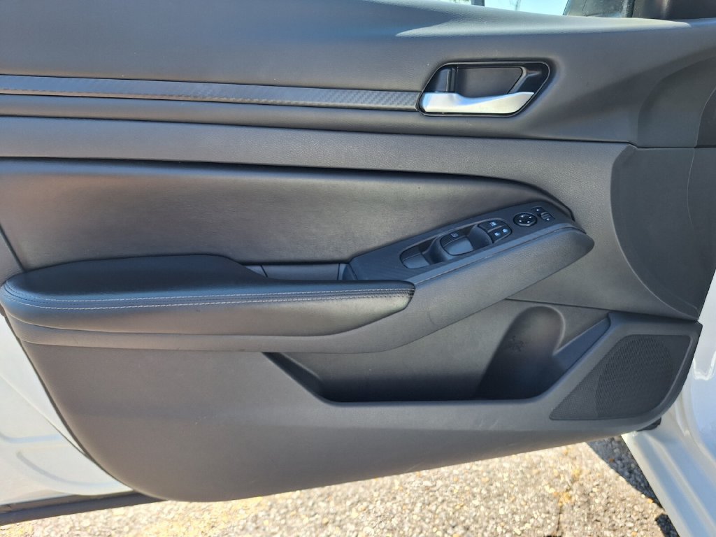 Used 2025 Nissan Altima 2.5 SV FWD image 29