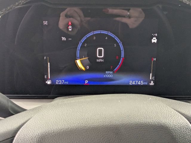 Used 2025 Chevrolet Trax LT w/ LT Convenience Package image 17