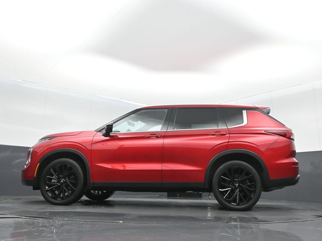 Used 2023 Mitsubishi Outlander SE image 14