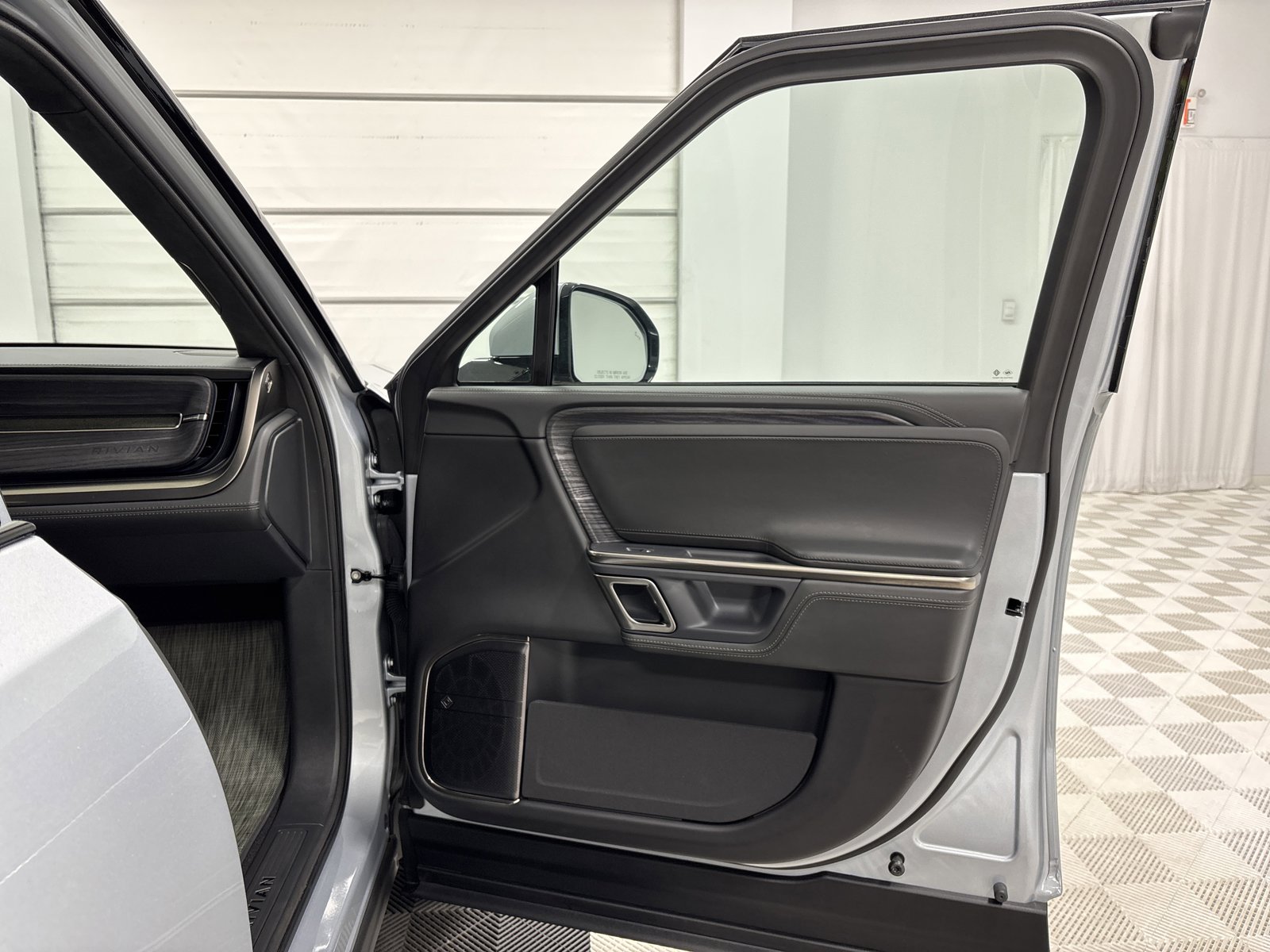 Used 2024 Rivian R1T Adventure AWD/4WD image 18