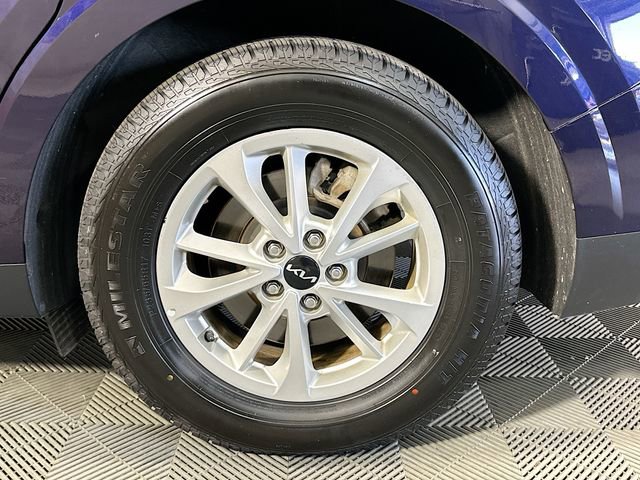 Used 2024 Kia Carnival LX image 31