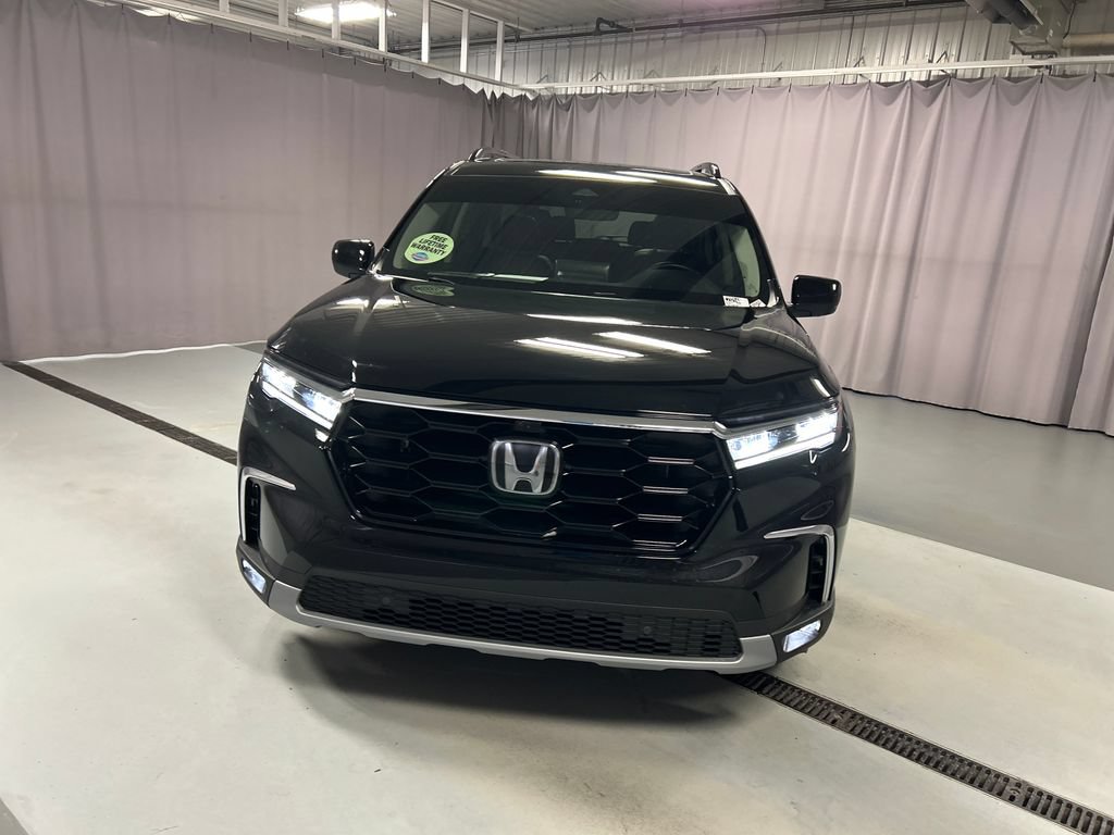 Used 2025 Honda Pilot Elite image 2