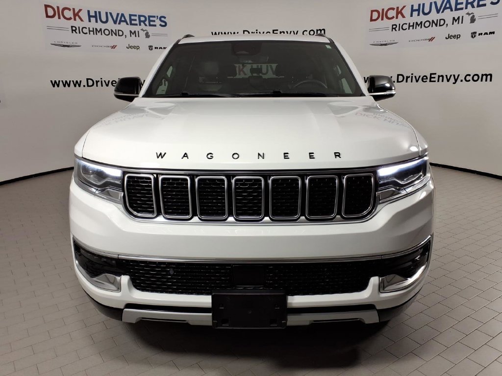 Used 2023 Jeep Wagoneer Series II AWD/4WD image 2