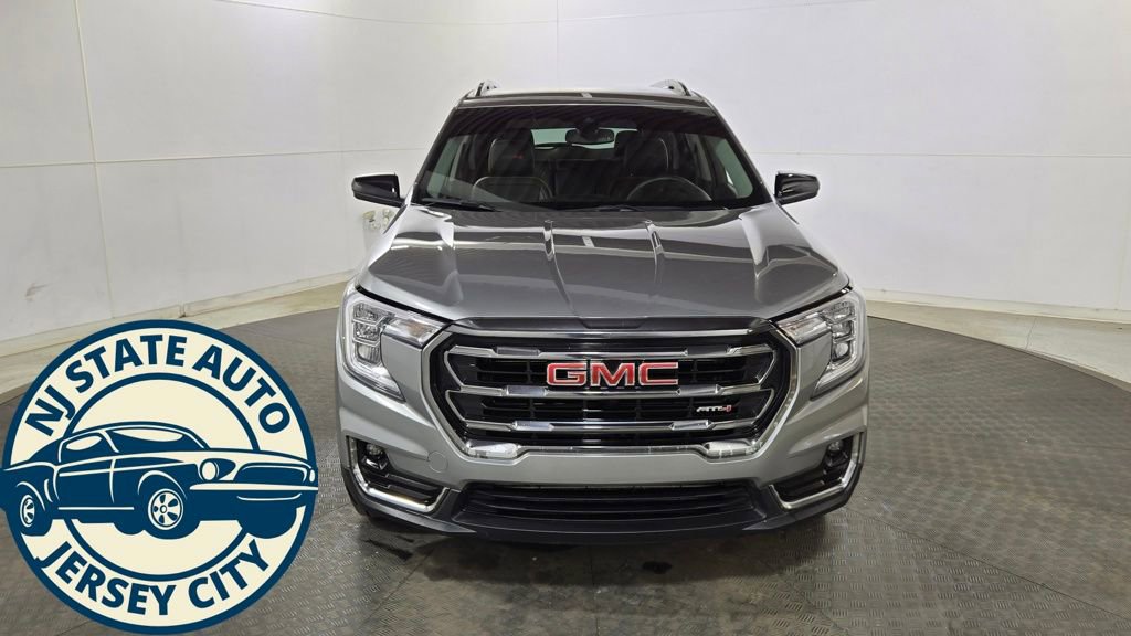 Used 2023 GMC Terrain AT4 image 2