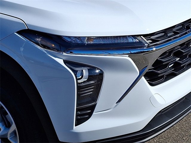 Used 2025 Chevrolet Trax LS w/ LS Convenience Package image 28