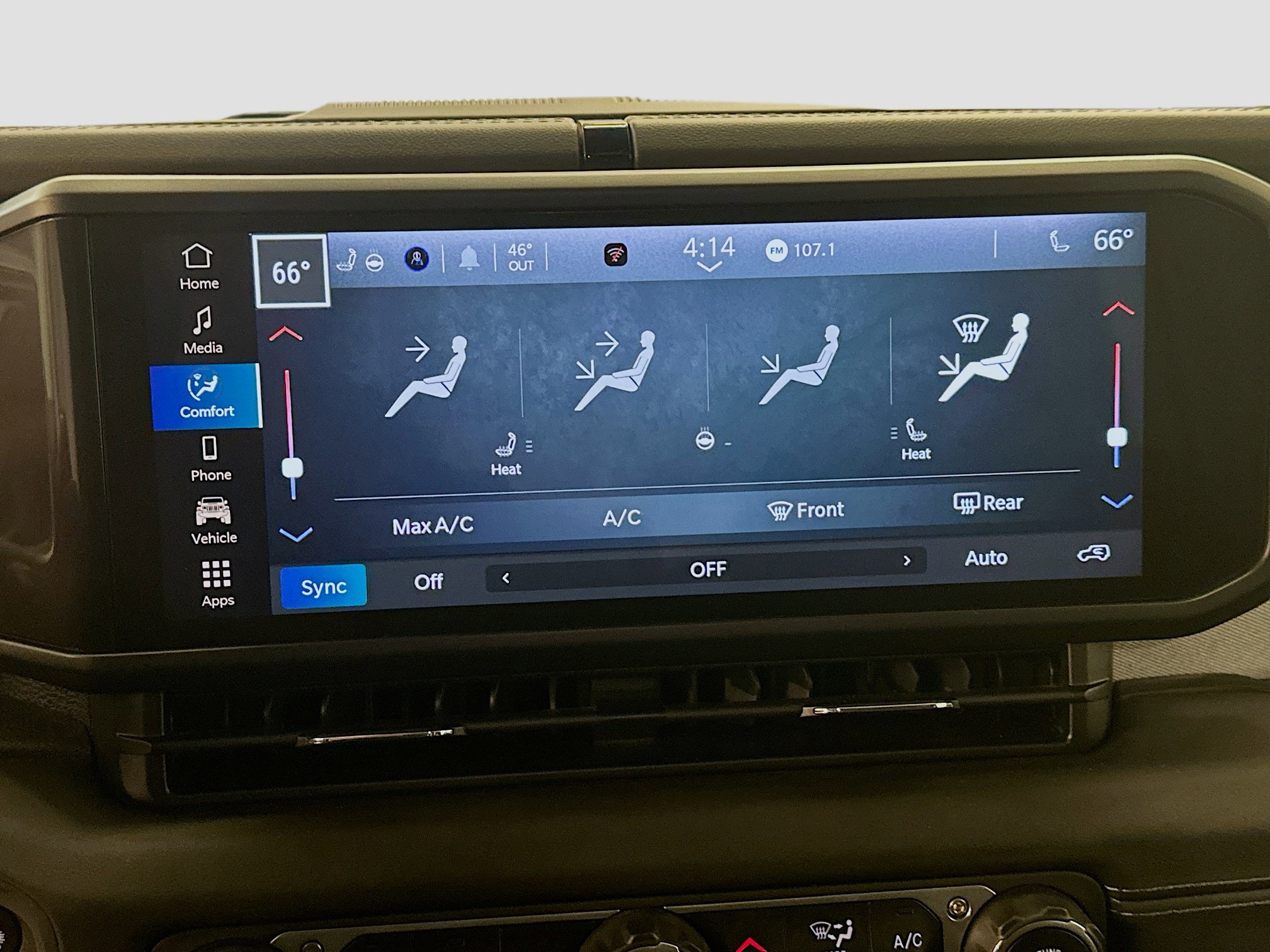 Used 2025 Jeep Wrangler Sahara image 24