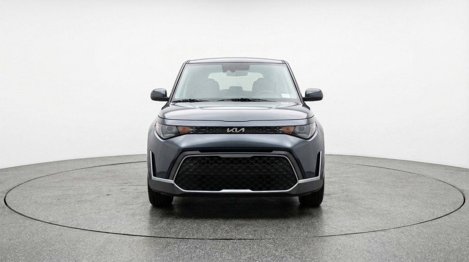 Used 2025 Kia Soul LX w/ LX Technology Package FWD image 2