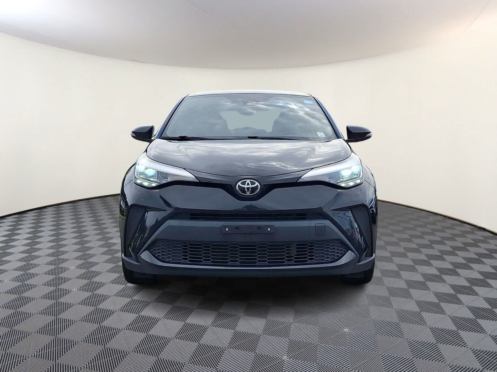 Used 2020 Toyota C-HR XLE FWD image 3