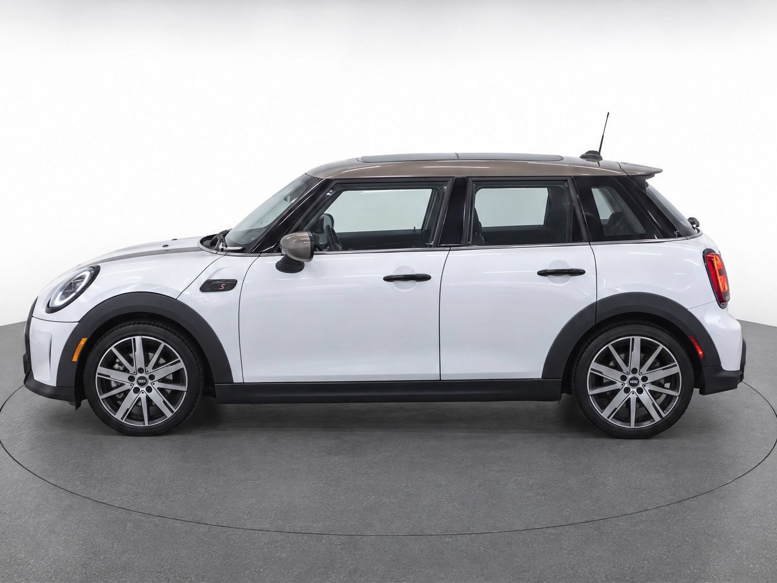 Used 2024 MINI Cooper S FWD image 3