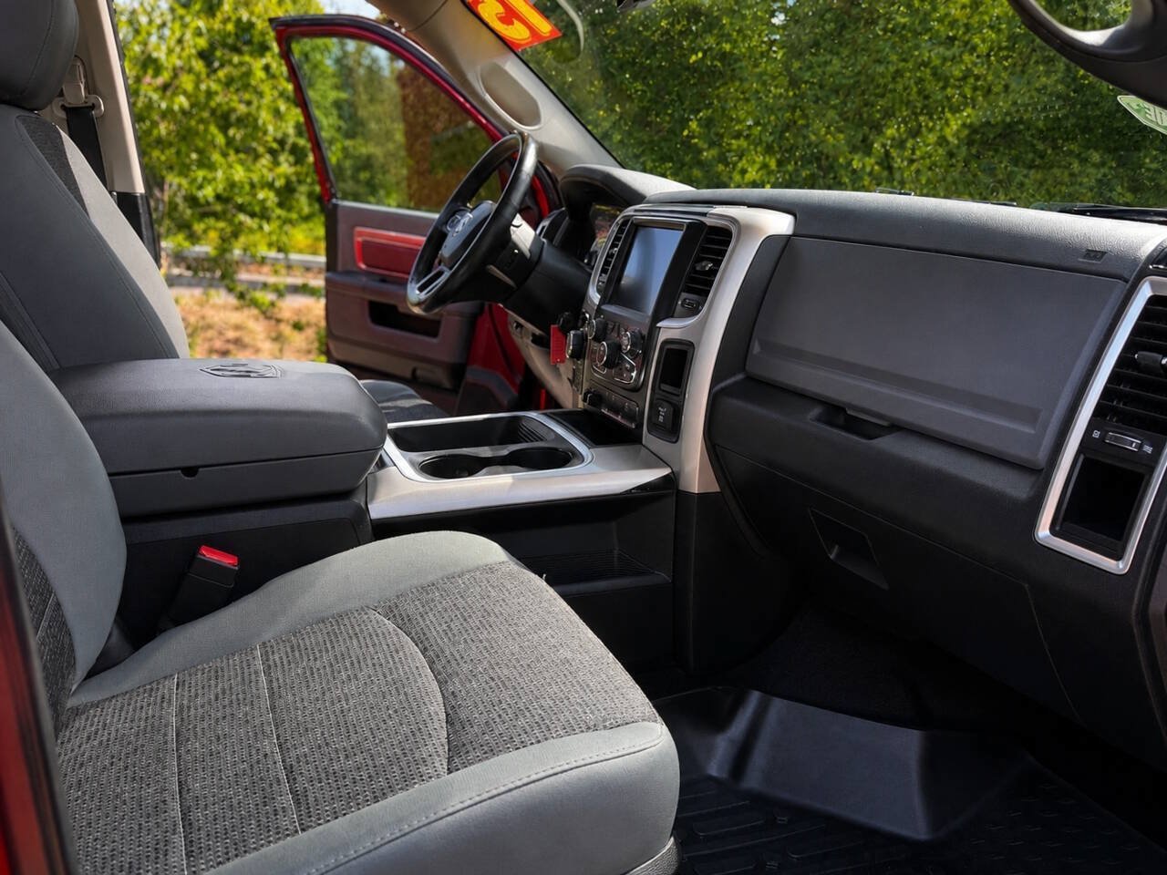 Used 2015 RAM 1500 Classic SLT w/ Luxury Group AWD/4WD image 5