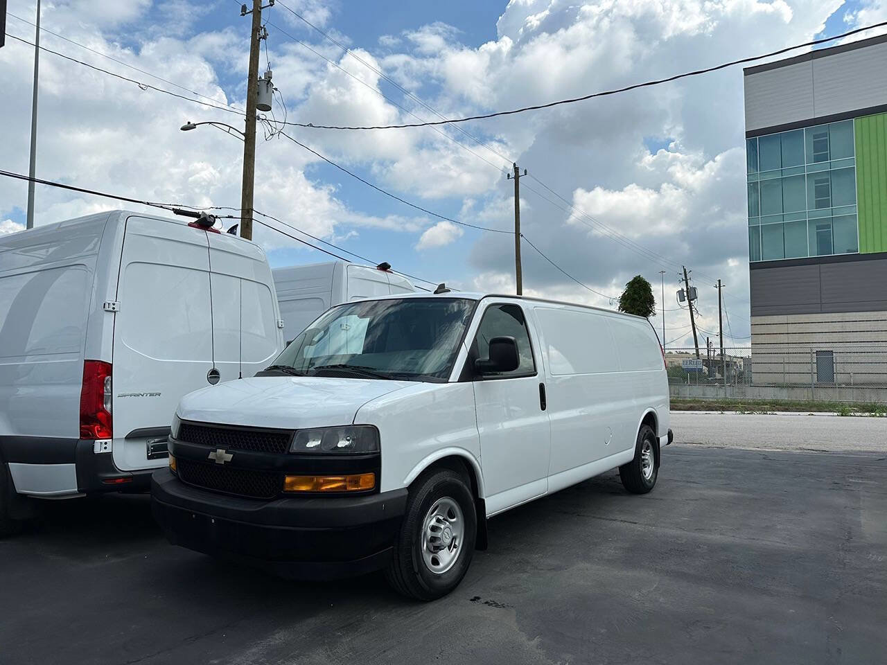 Used 2019 Chevrolet Express 3500 Extended w/ Driver Convenience Package RWD image 19