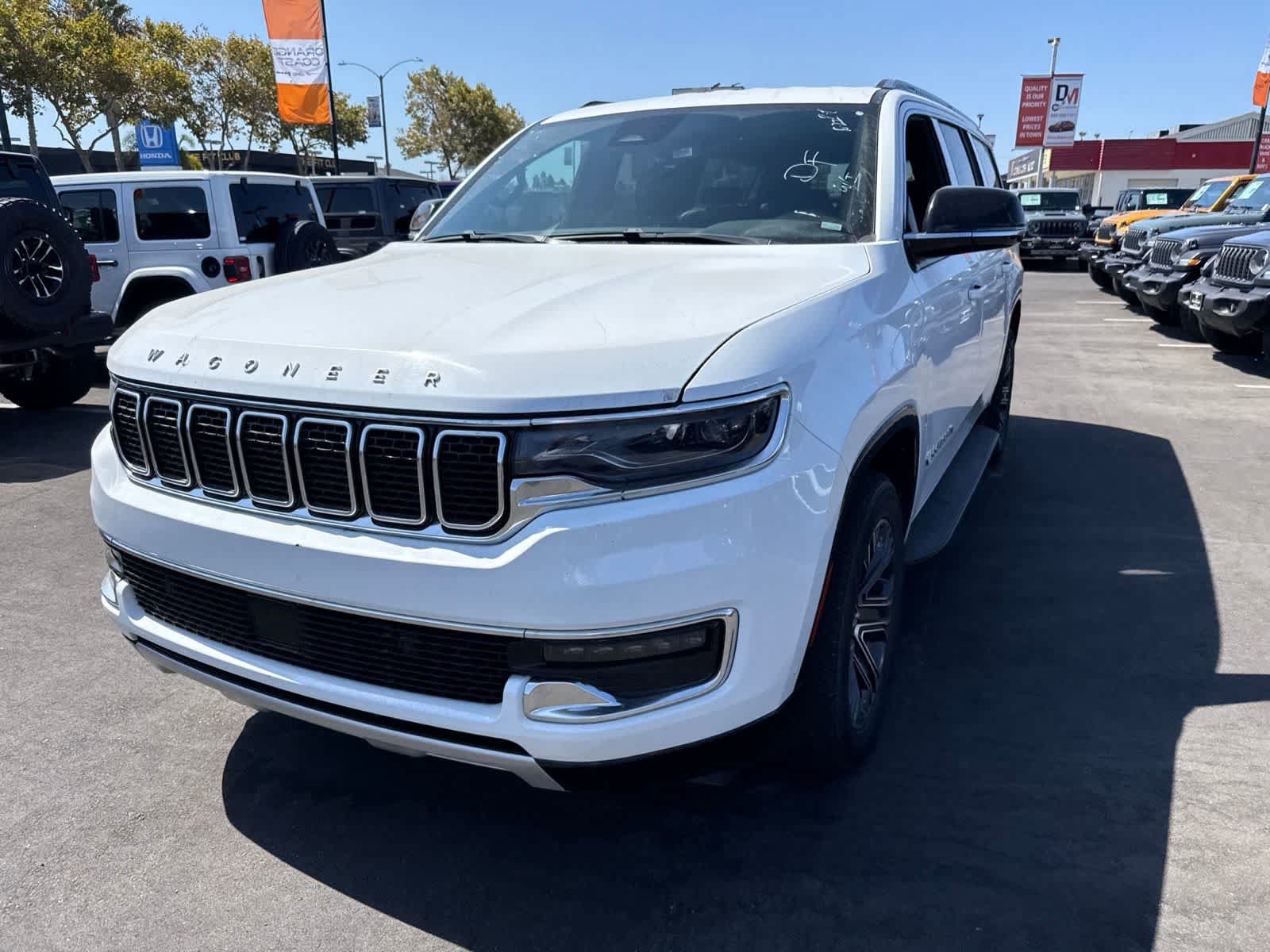 Used 2024 Jeep Wagoneer L Series II RWD image 2