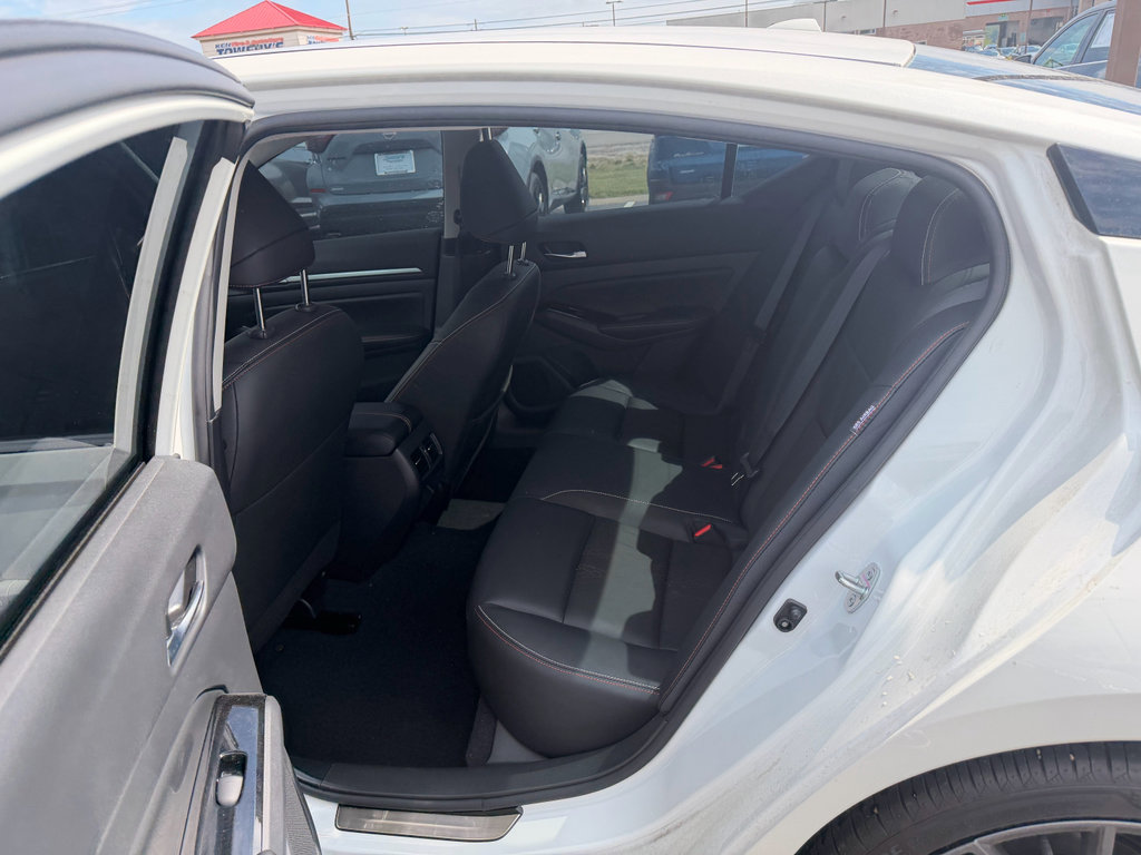 Used 2024 Nissan Altima 2.0 SR image 7