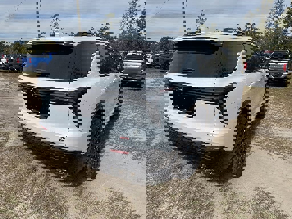 New 2026 Chevrolet Traverse RS w/ LPO, Floor Liner Package image 4