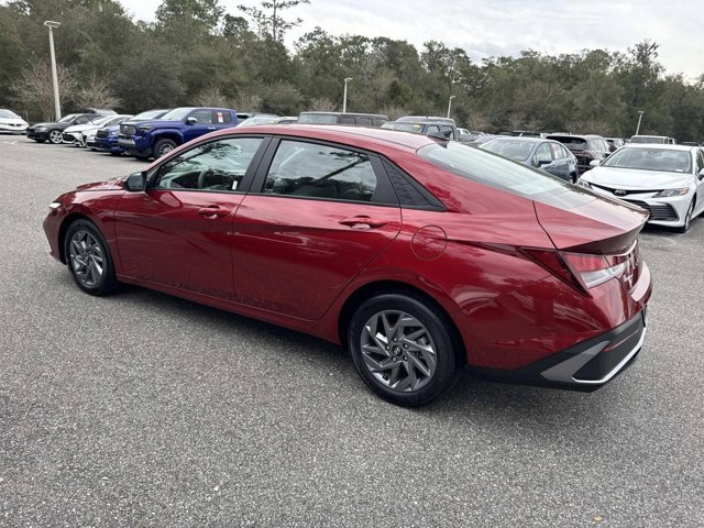 Used 2024 Hyundai Elantra SEL image 4