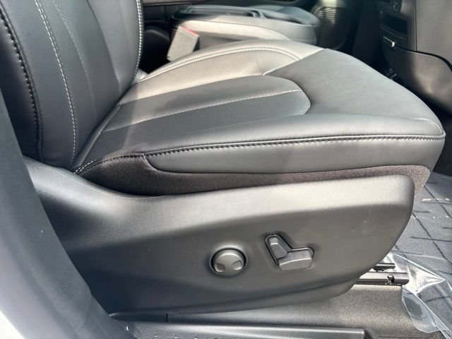 New 2027 Chrysler Pacifica Select w/ Family Tech Group AWD/4WD image 22