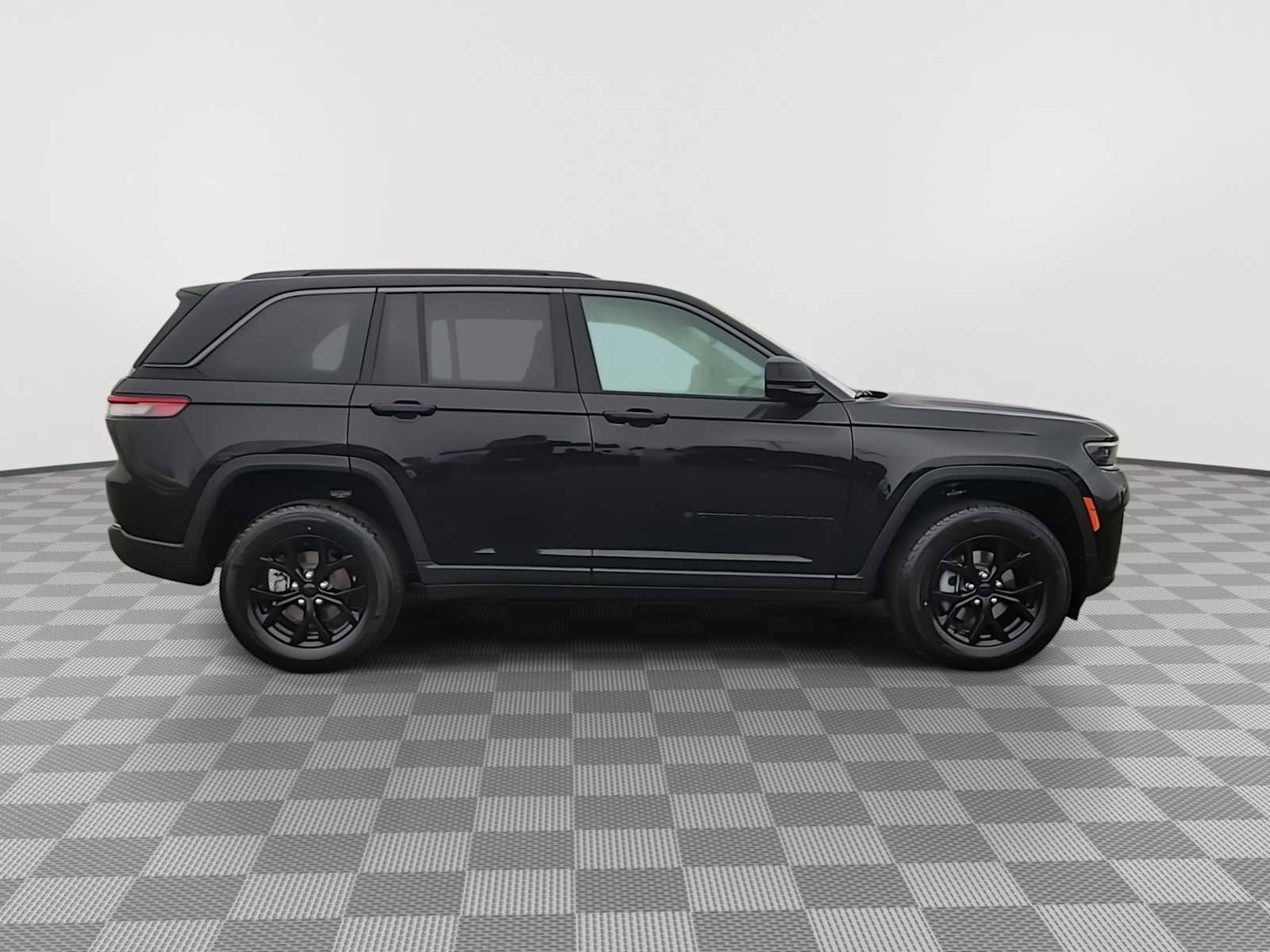 New 2026 Jeep Grand Cherokee Altitude image 9