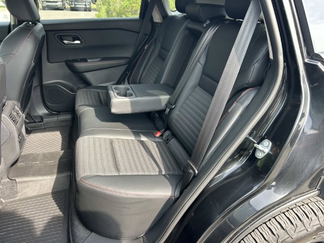 Used 2025 Nissan Rogue SV AWD/4WD image 21