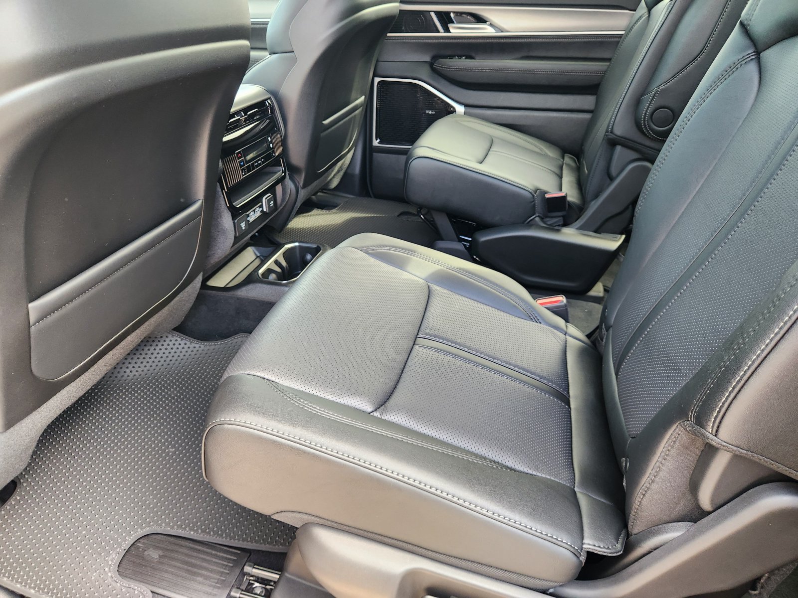 New 2026 Jeep Grand Wagoneer Limited AWD/4WD image 22