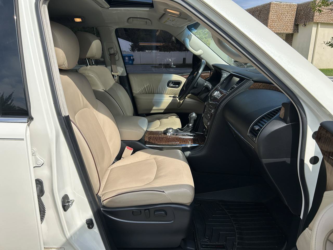 Used 2017 Nissan Armada Platinum w/ Interior Lighting Package AWD/4WD image 17