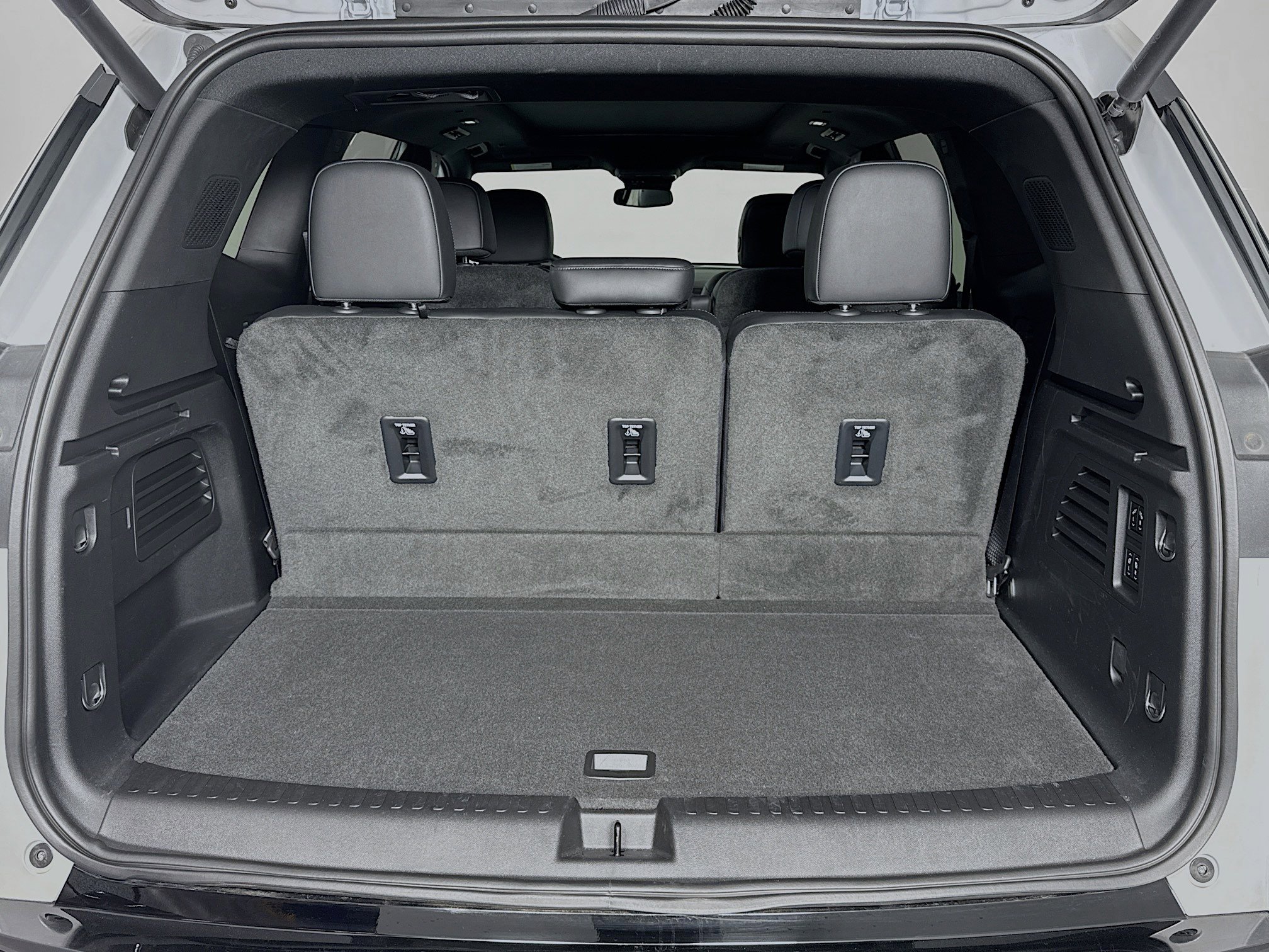 Used 2024 GMC Acadia Denali image 28