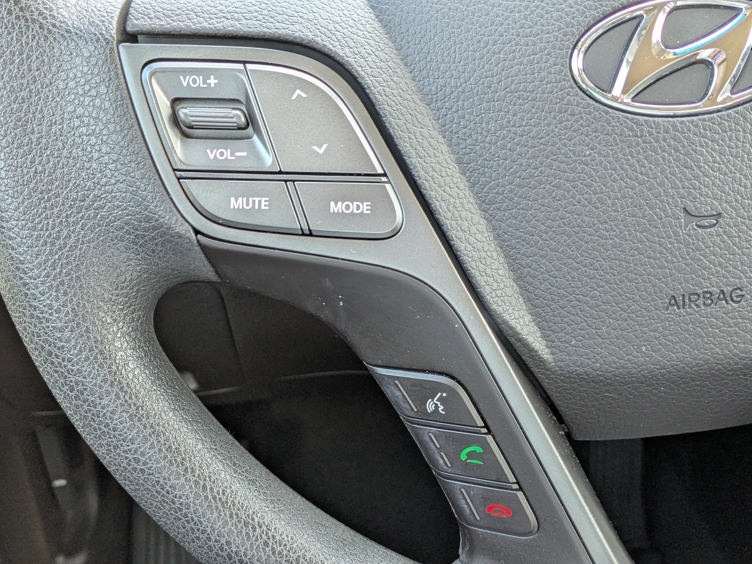 Used 2018 Hyundai Santa Fe SE image 30